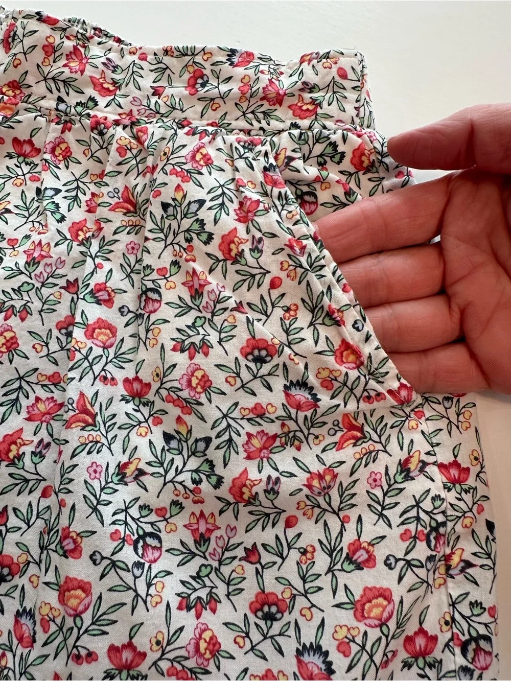 GAPKids Floral Shorts Elastic Waist Lined With Pockets Girls Size Medium 8